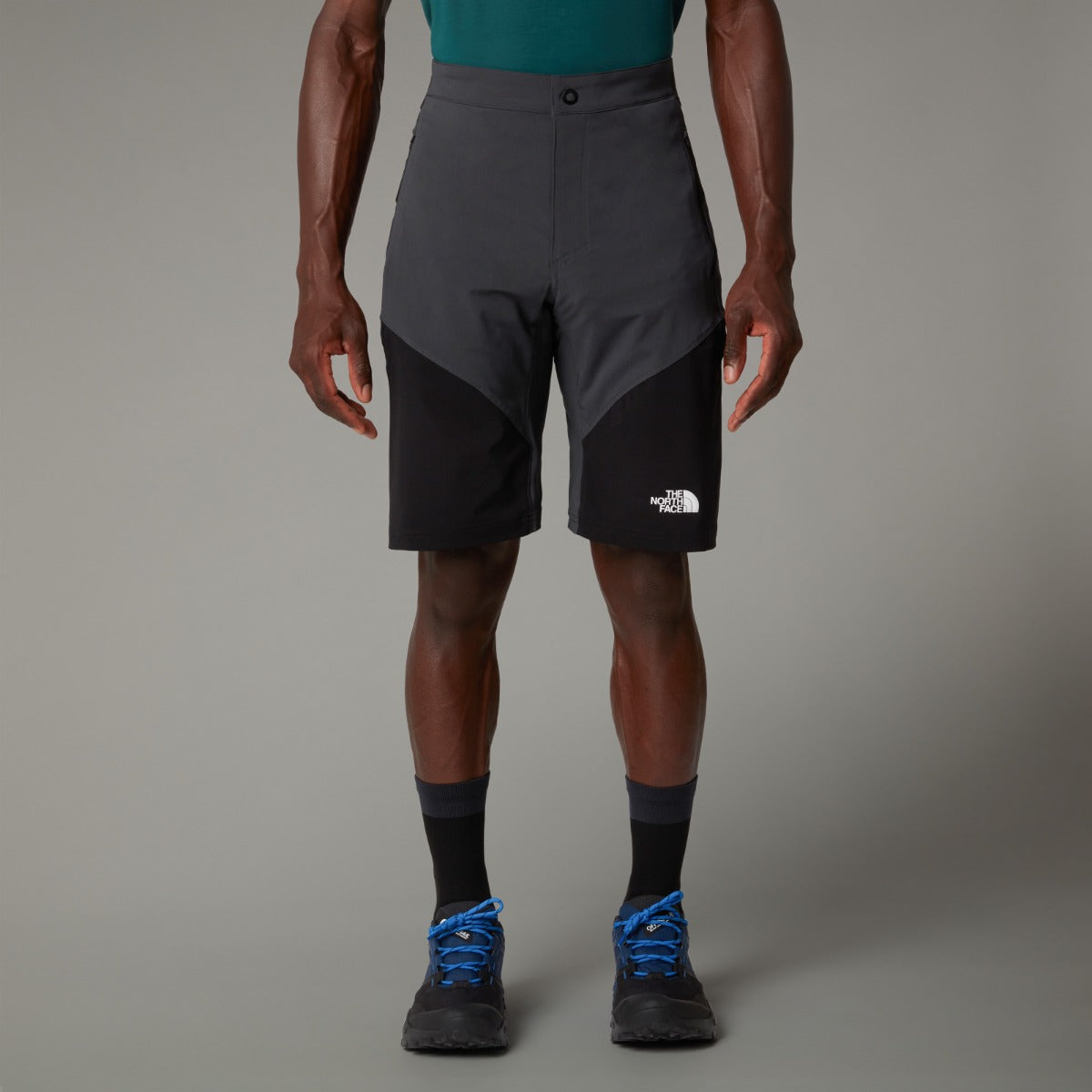 The North Face Felik Slim Pantaloncini Uomo – Asphalt Grey Black, vista frontale