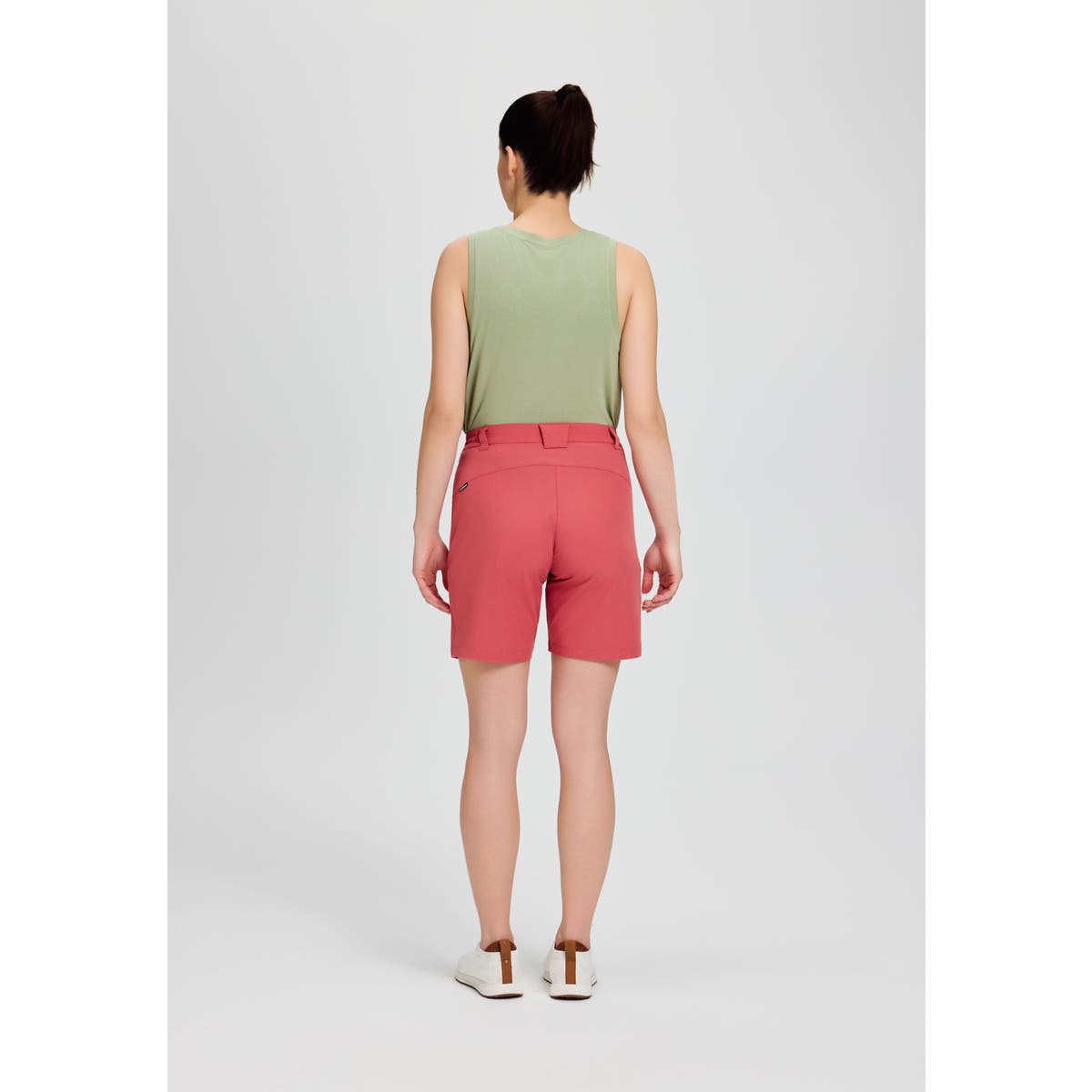 Icepeak Beaufort Pantaloncini Donna – Beta Red, indossato retro