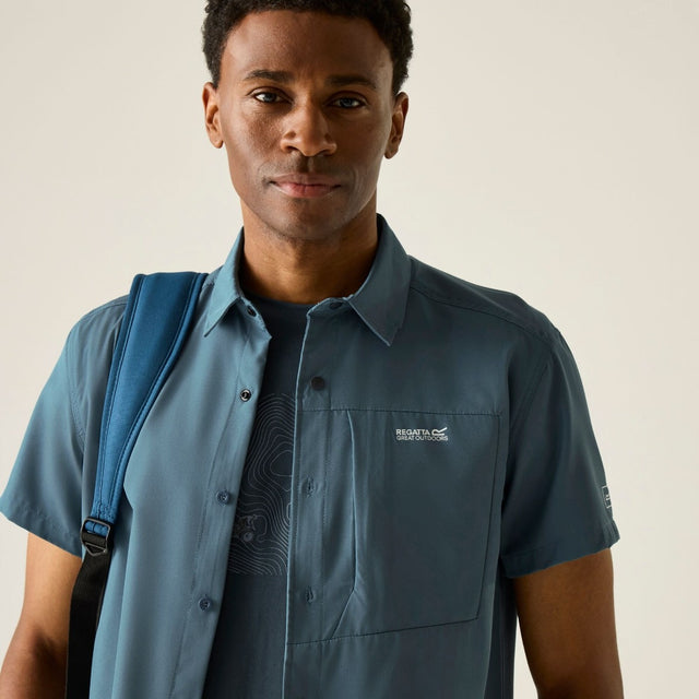 REGATTA Men's Anti-Insect Travel Light Short Sleeve Shirt