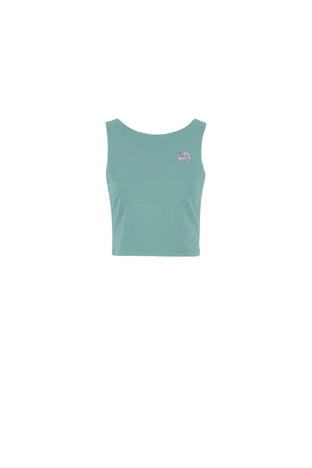 E9 Grace Crop to Woman