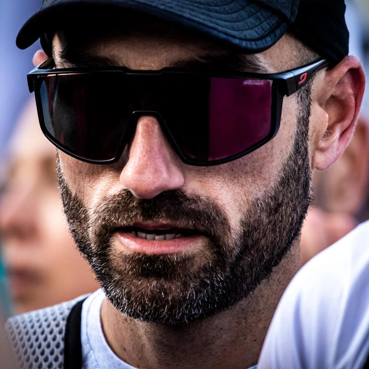 Julbo Fury Occhiali da Sole Unisex Spectron 3 – Nero/Rosso, indossato
