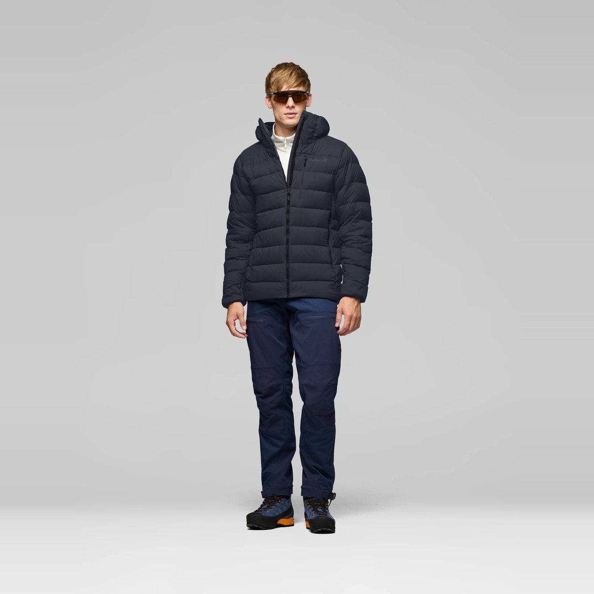 Norrøna Femund Down700 Zip Hood Piumino Uomo – Caviar Black, dettaglio 3