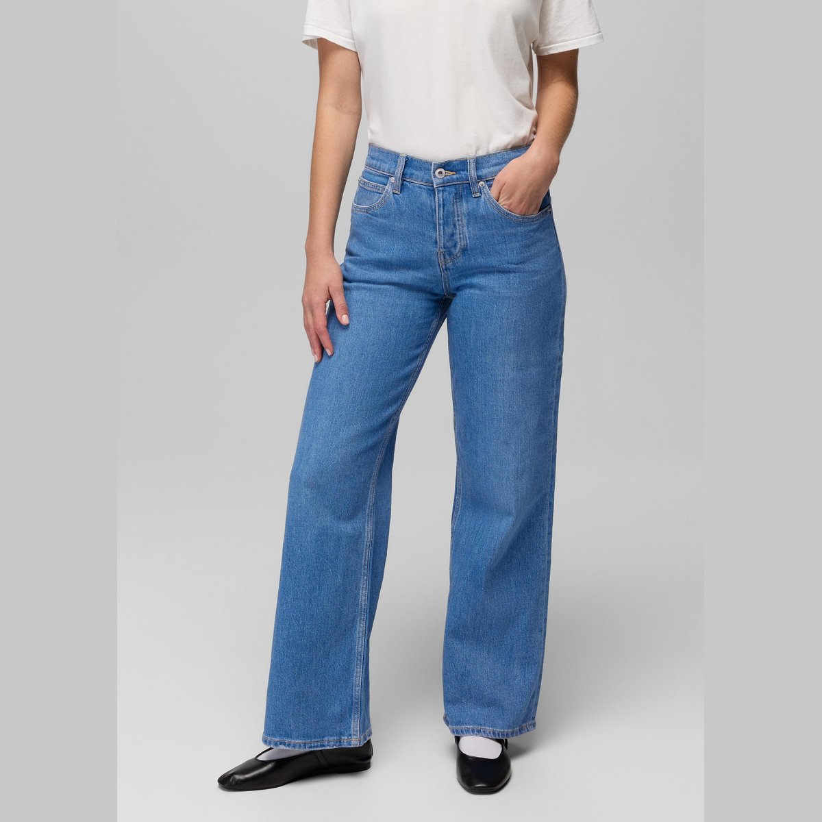 Prana Carlsbad 760 Jeans Vita Alta Gamba Larga Donna – Sea Salt, indossato frontale