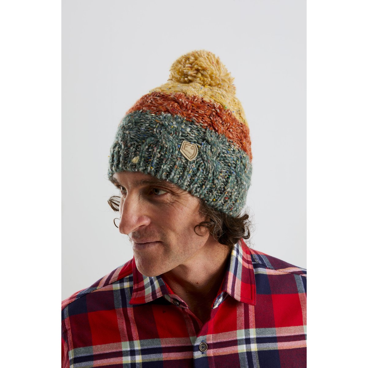 E9 Skevin Berretto con Pompon – Green, indossato