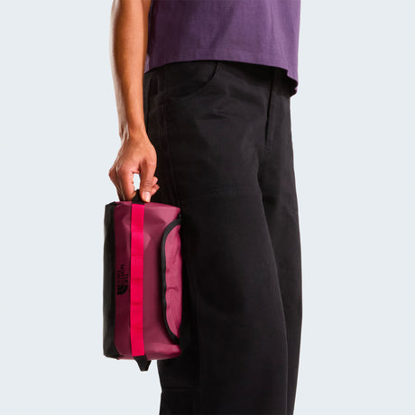 The North Face Base Camp Beauty Case da Viaggio Taglia S – Burgundy Crush Black, dettaglio 3