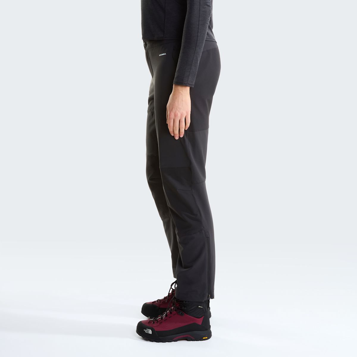 The North Face Reinforced Pantaloni Alpinismo Donna – Black, indossato