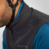 Endura MT500 Spray Gilet MTB Uomo – Black, dettaglio colletto