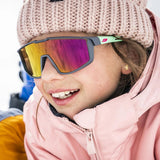 Julbo Fury Junior Occhiali da Sole Bambino 7-12 anni Spectron 3 – Grigio/Verde Menta, indossato