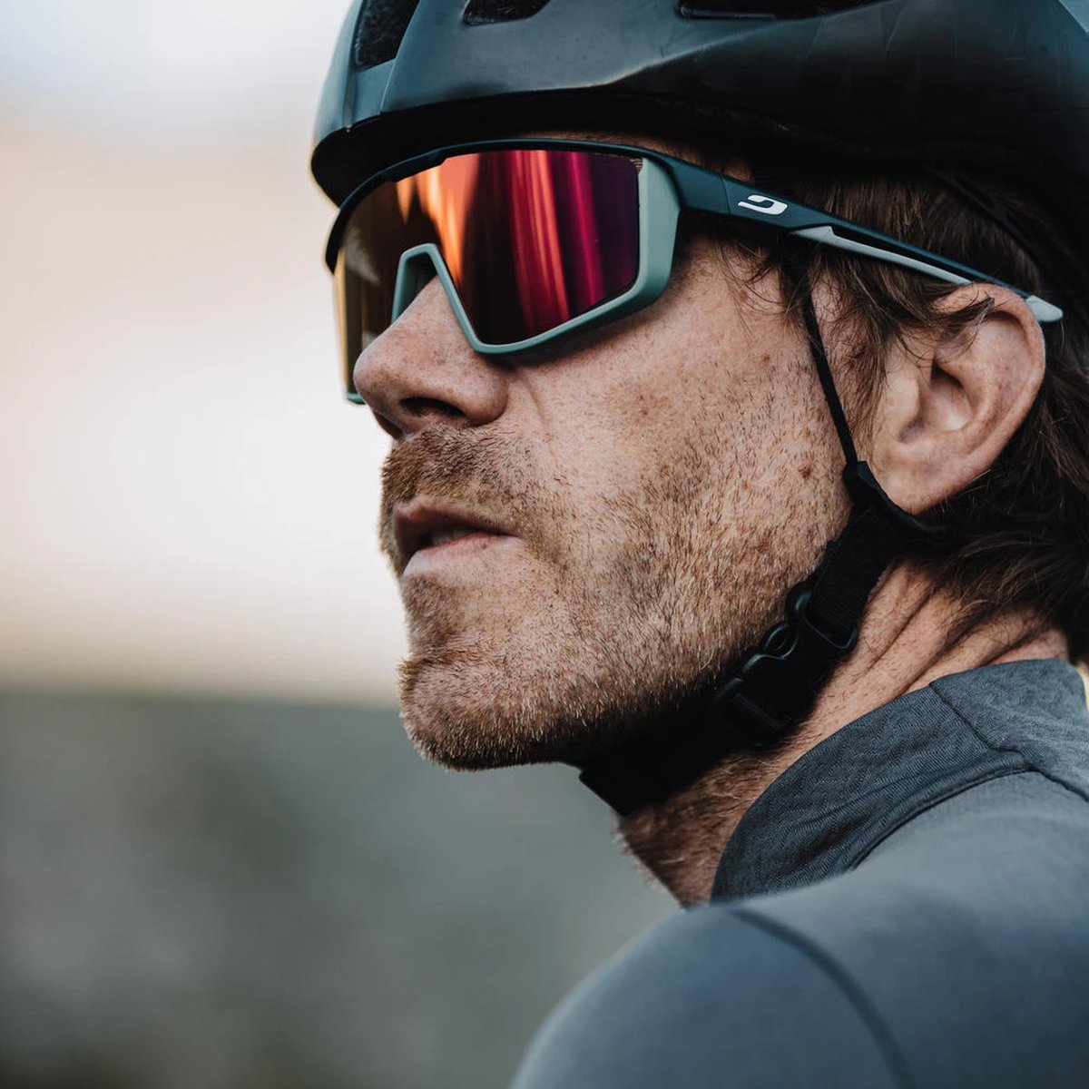 Julbo Fury Occhiali da Sole Unisex Spectron 3 – Blu Scuro/Verde, indossato