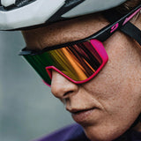 Julbo Fury Occhiali da Sole Unisex Spectron 3 – Nero/Rosa, indossato