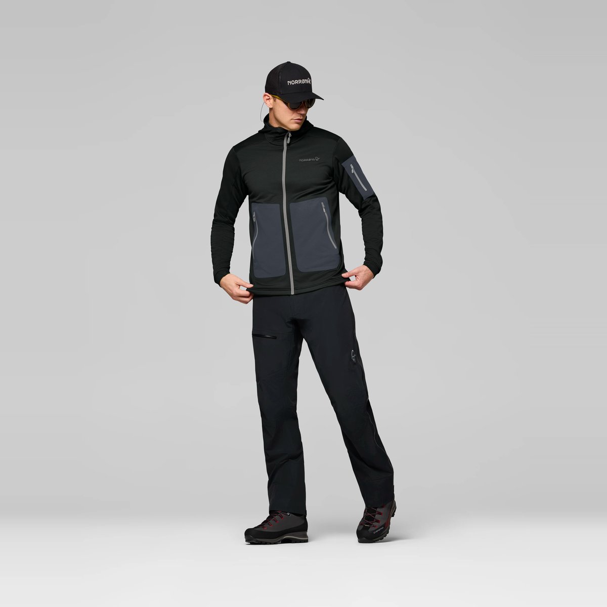 Norrøna Falketind Warm2 Stretch Hood Felpa in Pile Uomo – Caviar Black, dettaglio 5