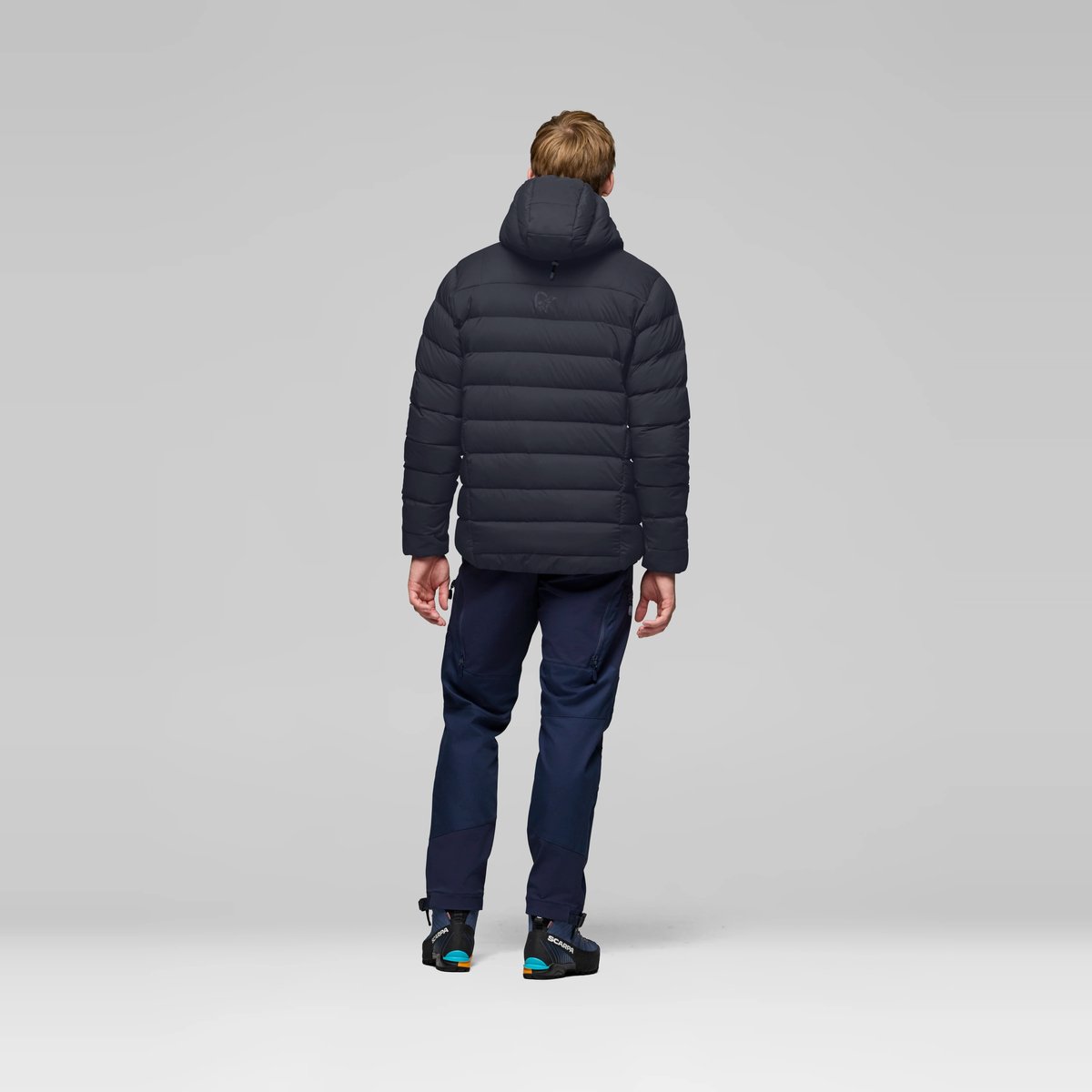 Norrøna Femund Down700 Zip Hood Piumino Uomo – Caviar Black, dettaglio 4