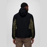 Prana Heritage Wind Anorak Giacca Antivento Uomo – Cargo Green, indossato retro