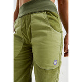 E9 Iuppi Pantaloni Donna – Cumino, indossato