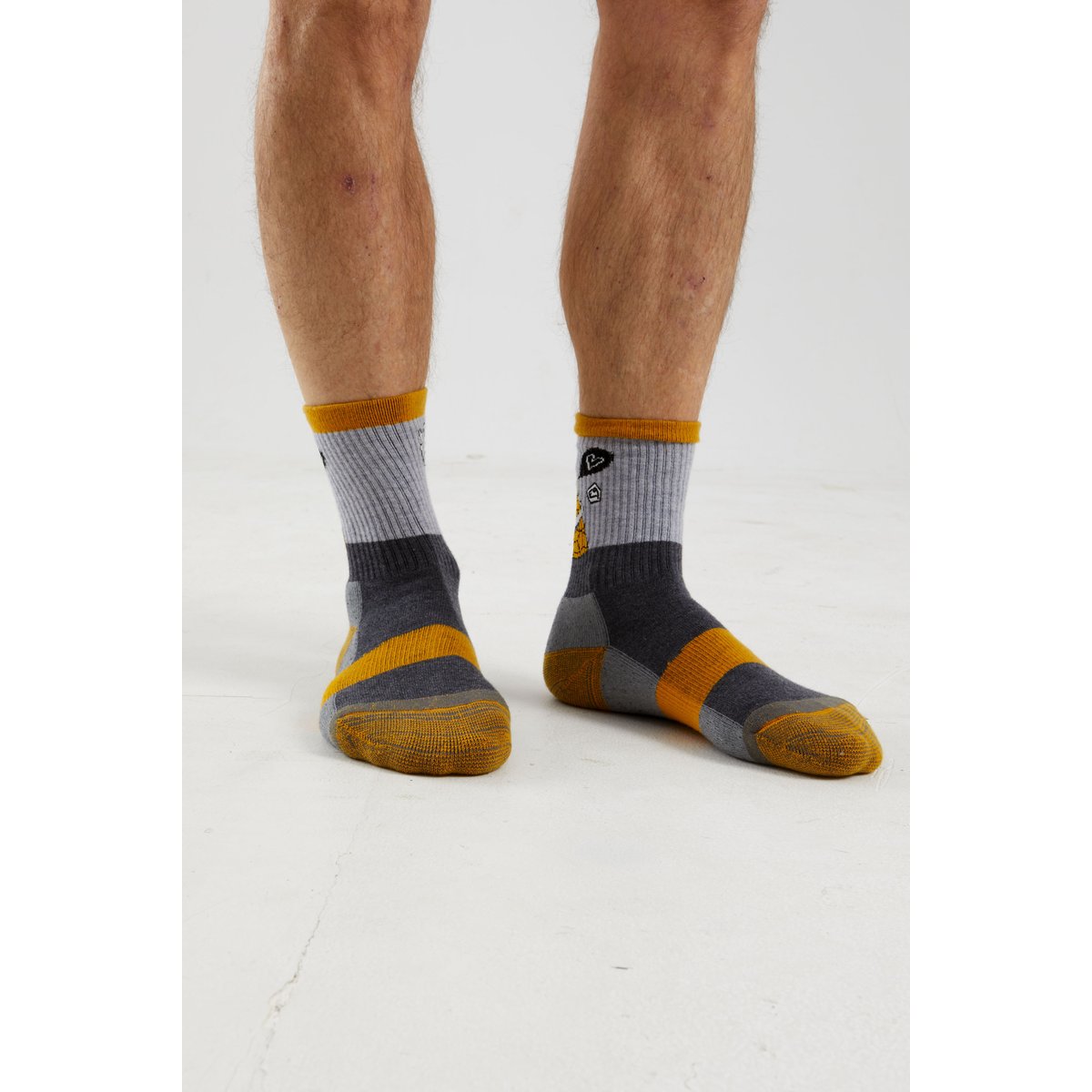 E9 Plan Calze – Assorted, indossato davanti